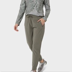 Everyday commuter jogger brand new with tags 32 degrees XL green